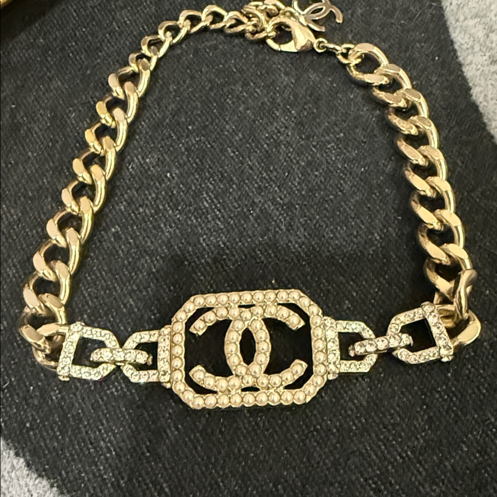 Chanel Cruise Collectoon Gold Pearl-Embellished Necklace - Picture 3 of 5